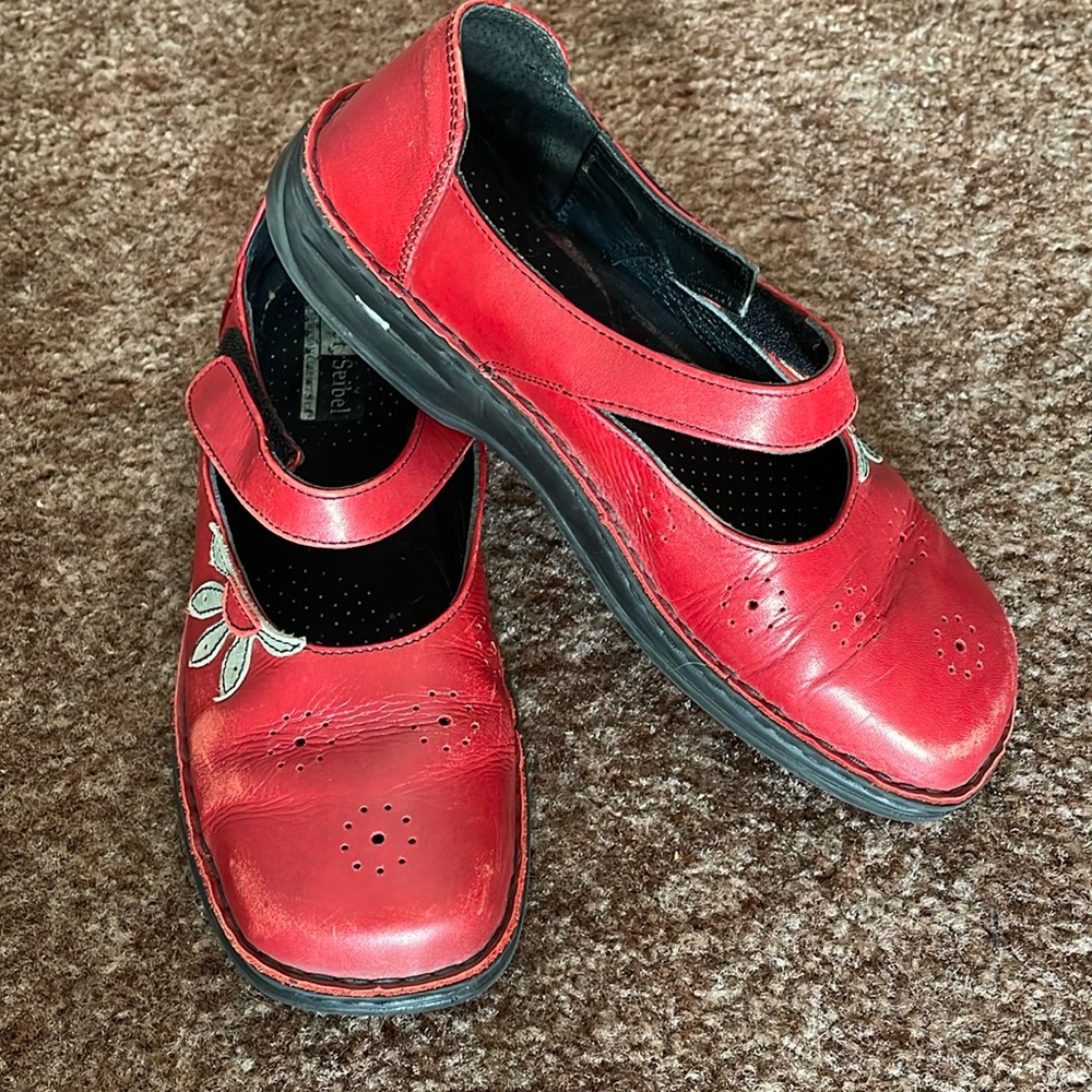 Josef Siebel leather mary jane flower shoes